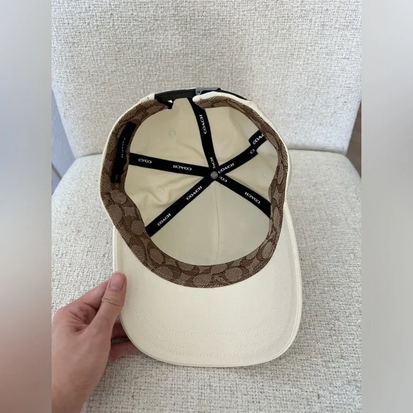 NWOT Coach Cream and Black Adjustable Cap - Picture 2 of 3